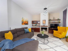 GPK Bright & Stylish 4BR - Central with Free Parking